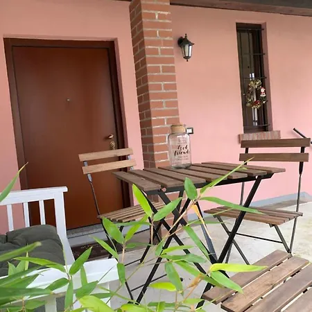 La Casetta Rosa Apartment *